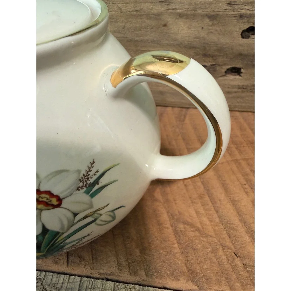 Gibson Staffordshire England Daffodil Teapot Taunton Vale Gold Trim England